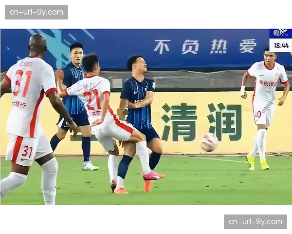 武汉三镇2-1险胜长春亚泰，止住连败颓势